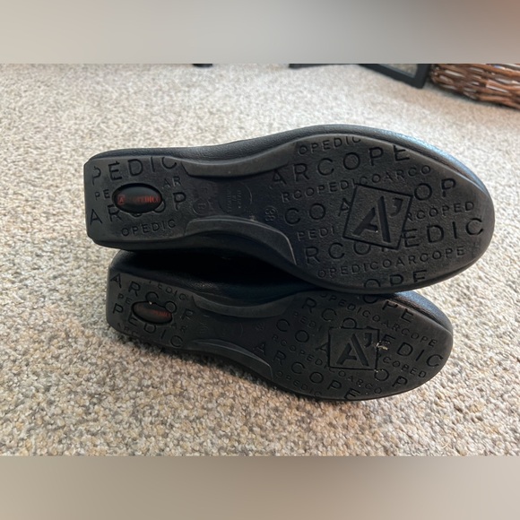 ARCOPEDIC new, no tags or box. Beautiful black suede! Burgundy pics for example - Picture 8 of 8